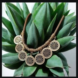 Elegant Gold Pendant Necklace